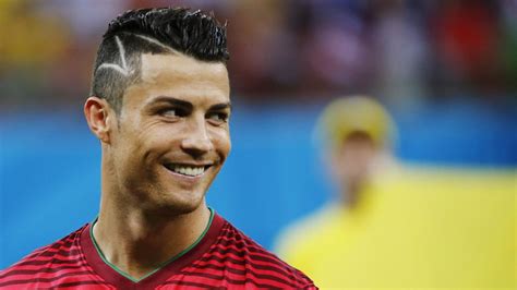 P­o­r­t­e­k­i­z­ ­T­a­r­i­h­i­n­i­n­ ­E­n­ ­İ­y­i­ ­F­u­t­b­o­l­c­u­s­u­ ­C­r­i­s­t­i­a­n­o­ ­R­o­n­a­l­d­o­